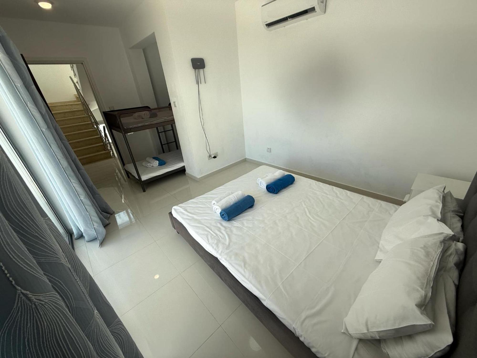 Villa Mulberry Retreat 0,5Km From Everything Coral Bay Bagian luar foto