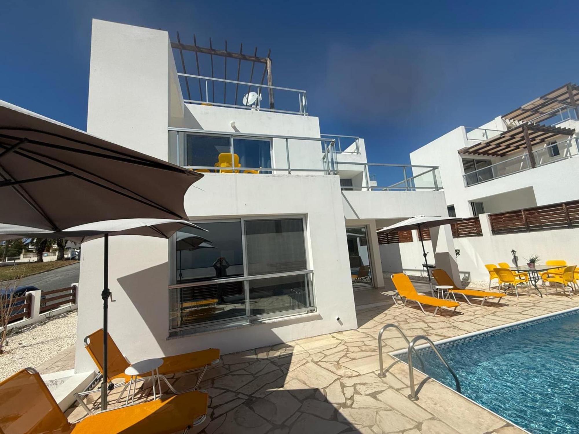 Villa Mulberry Retreat 0,5Km From Everything Coral Bay Bagian luar foto